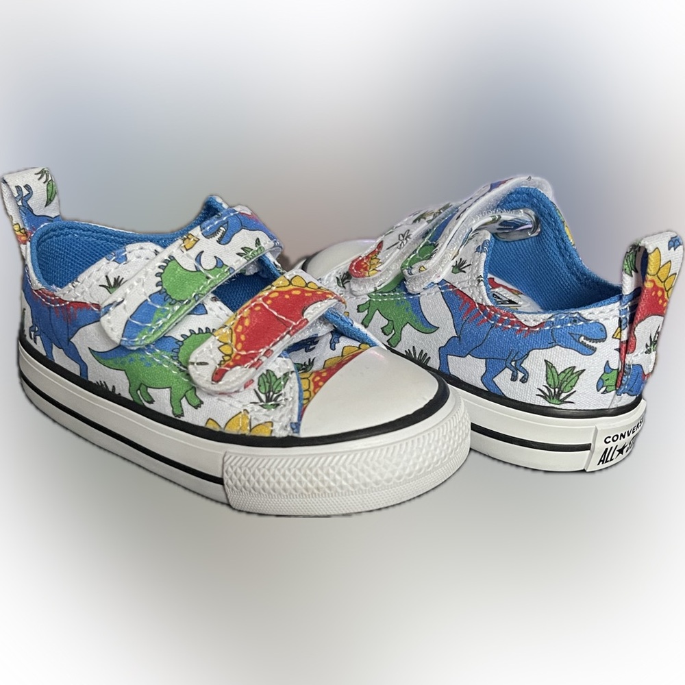 CONVERSE Kids size 5 dinosaur NIB